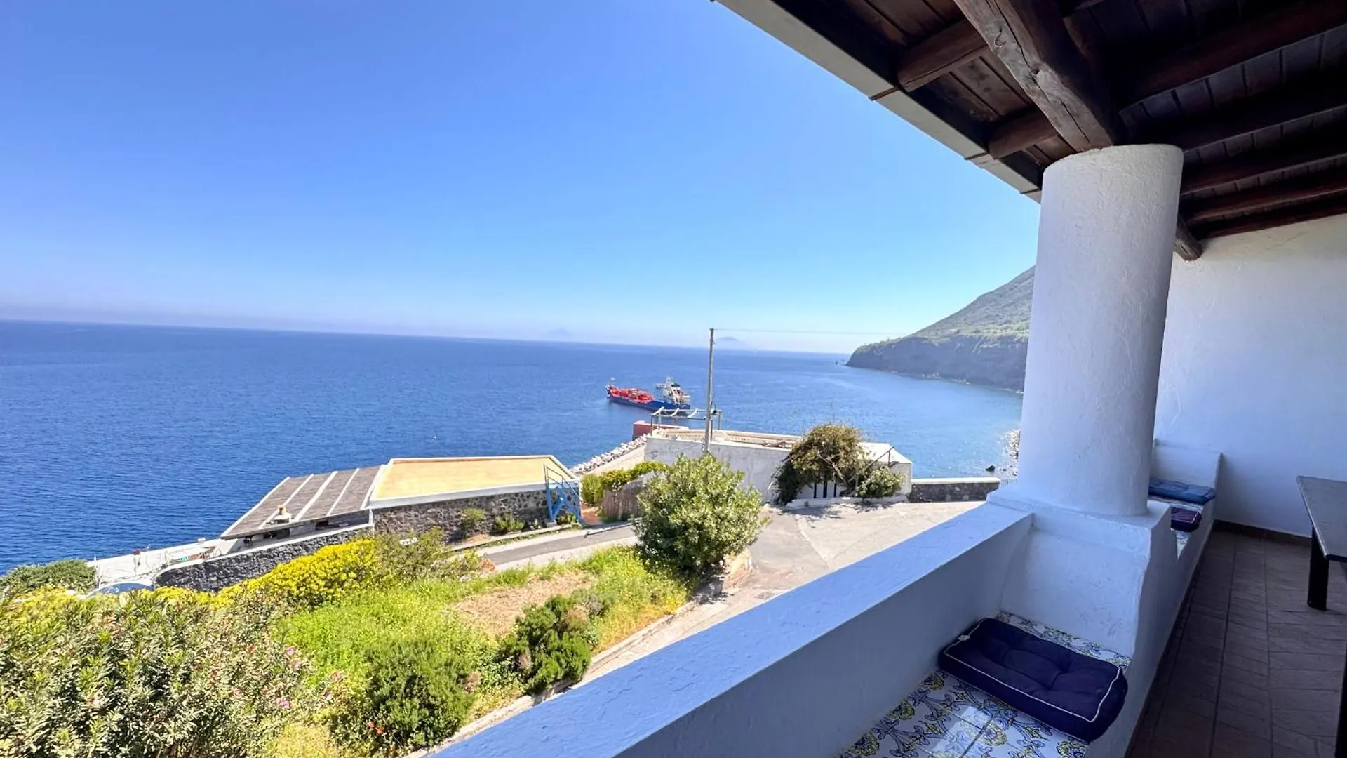 Casa Ornella, Appartamento Con Vista Mozzafiato Sulle Eolie Malfa  Italy